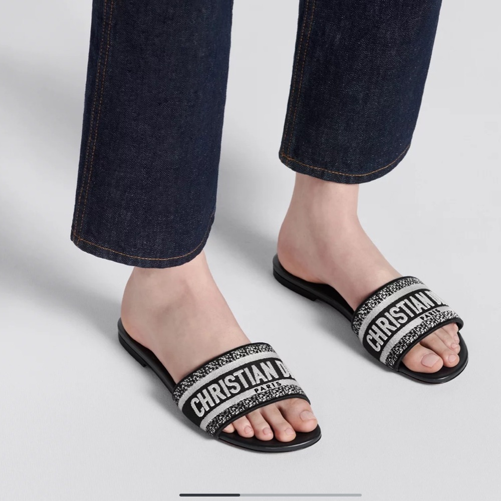 😍🥰Christian Dior-Inspired  Black and White DWAY Slide-On  Sandal